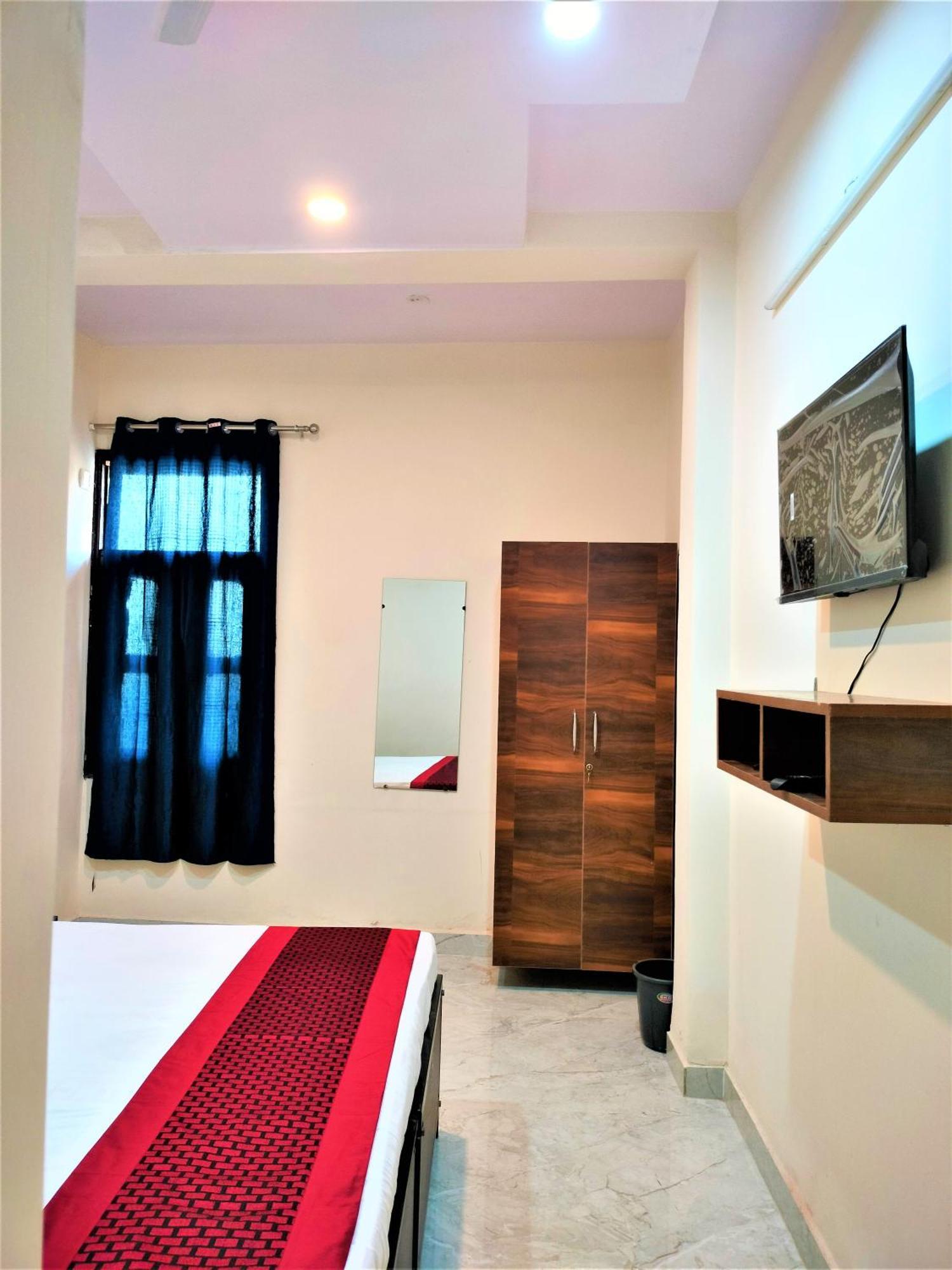 Comfort Hotel,new Delhi Mayur Vihar Noida