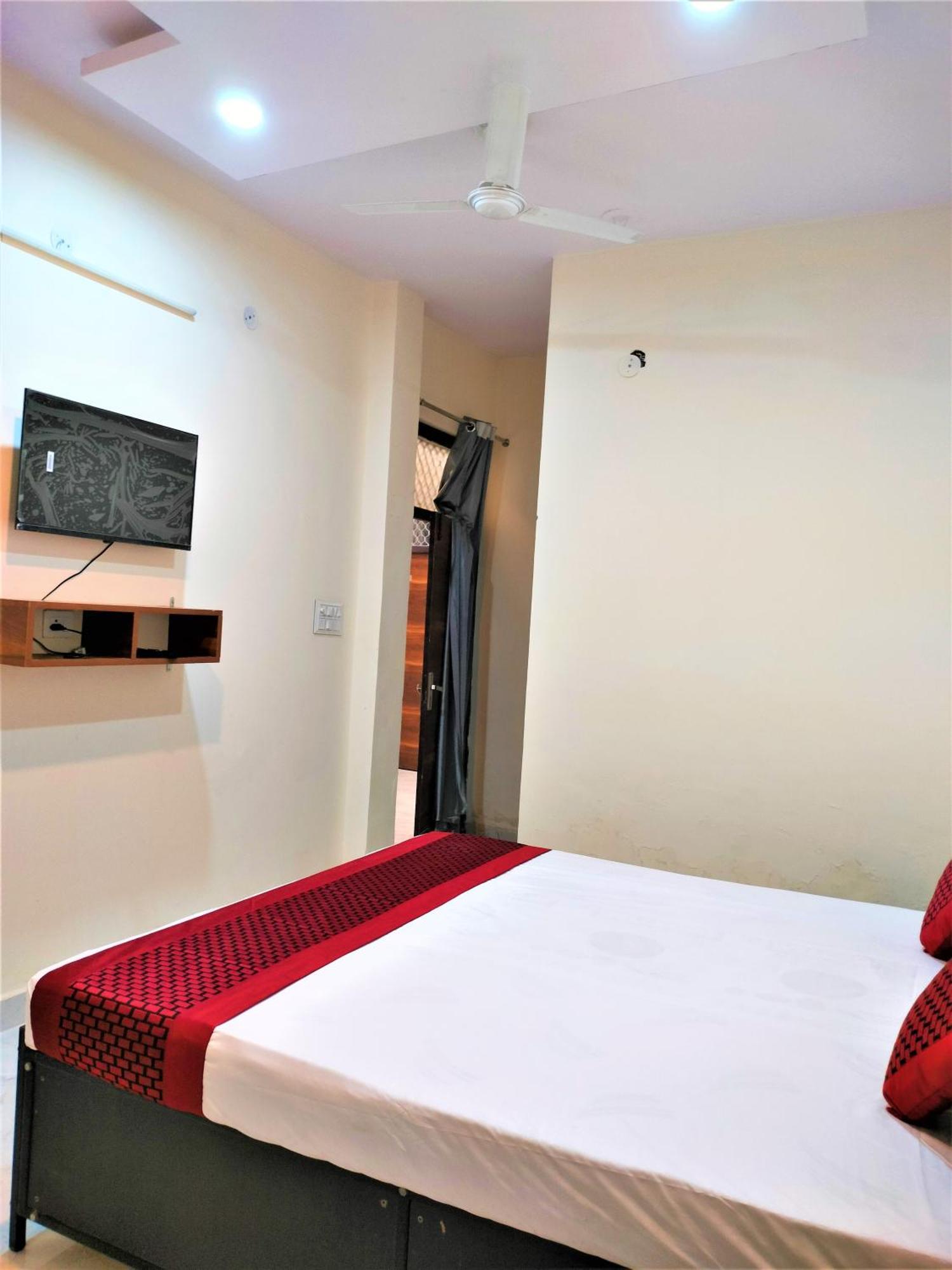 Hotel Comfort Hotel,new Delhi Mayur Vihar Noida